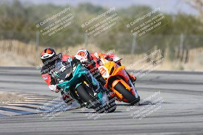 media/Dec-01-2025-Moto Forza (Mon) [[2daa91e15f]]/1-Advanced Group/Session 3 (Turn 3)/